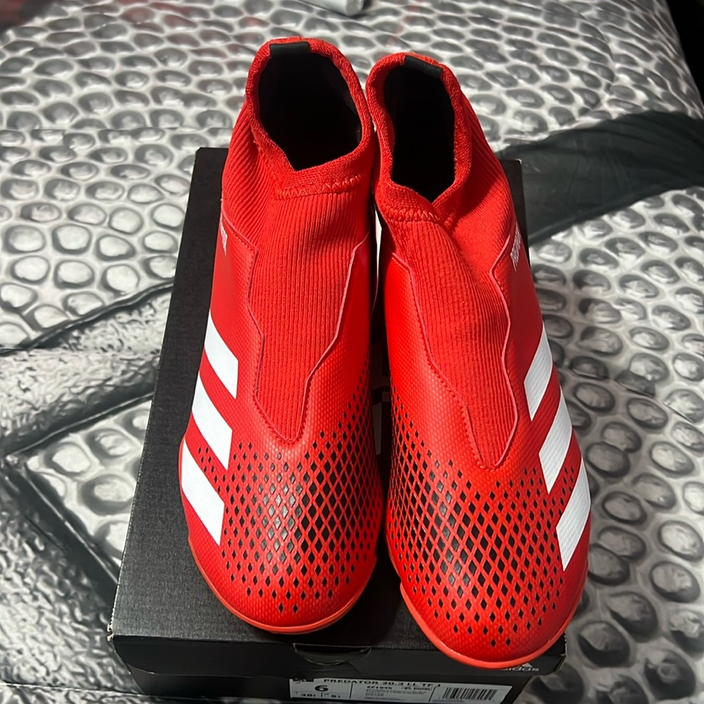 NWT soccer cleats kids size 6. New in box never been worn. Red and white
